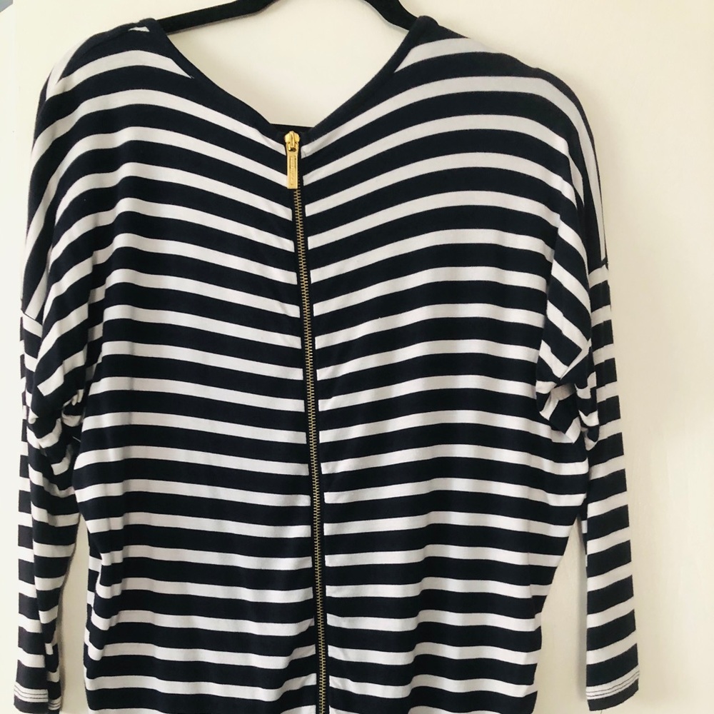 Michael Kors top with back zipper !! 💙